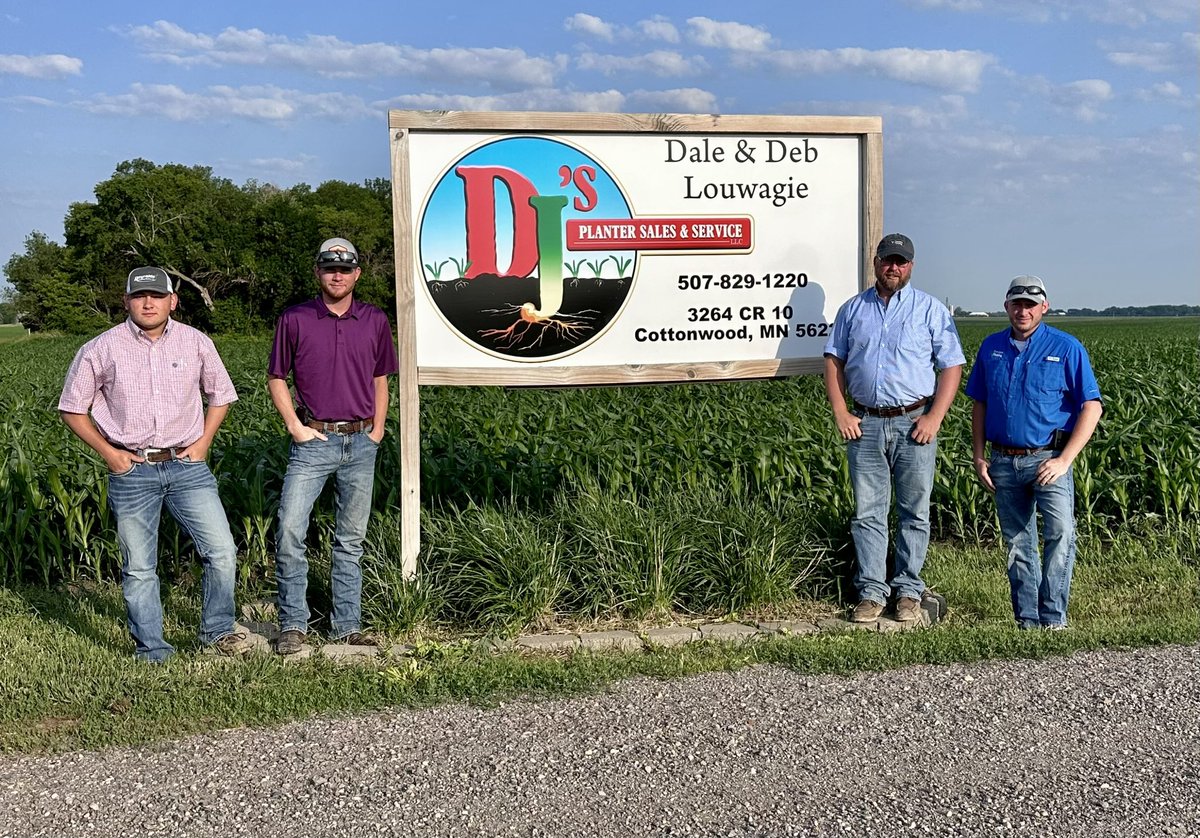 ReynoldsAgSol's tweet photo. Never stop learning…we hit the road for our annual @PrecisionPlant “Dealer Discovery Tour” making stops in MN, ND &amp; SD! We might also be doing a lot of window crop scouting too! 
#precisionplanting #AgTwitte #planters https://t.co/iPXptEJZmQ