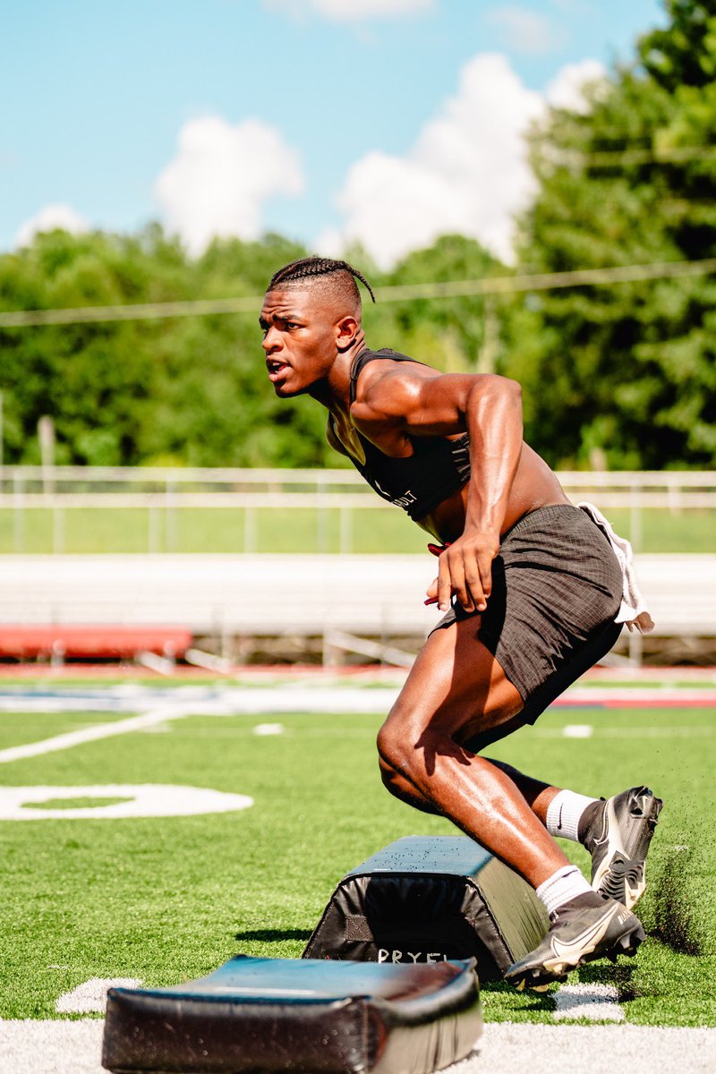 ALLGASATHLETES's tweet photo. Heads up, our ALLGAS TRNG Showcase is almost full. The only position with any openings left is Defensive Line. All major recruiting media will be in attendance. This is an invite only showcase. Absolutely no pop ups will be allowed in. #RECRUITALABAMA https://t.co/8gB9vECM9H