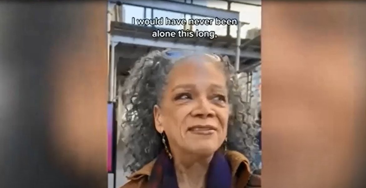 Elder Black Woman Tries To Cope With Loneliness With Face Saving Nonsense youtu.be/FUXDTkWA0Ok via @YouTube

Black Women dying alone. Doesn't have to be this way #accountability #MatureDating #strongblackwoman #blackculture #feminism #babymamaculture #oldersingles #perfectman