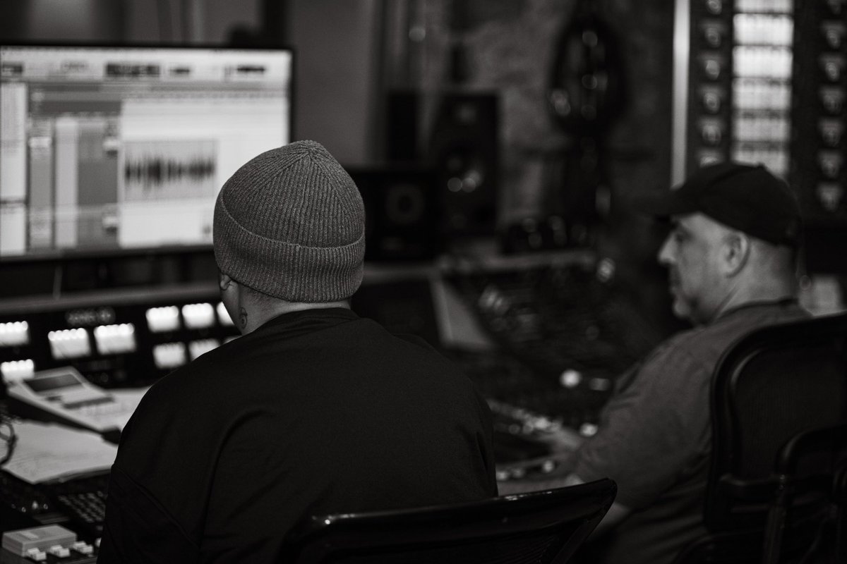WillitoOtero's tweet photo. Siempre que grabo lo hago con los mejores, aquí @jaylugomusic y @rolostudio Pendientes a cada detalle mientras estoy en cabina grabando, gracias muchachos por su profesionalismo y a @saltemusicllc por lograr esto, eso quedó 🔥🔥🔥✍🏻✍🏻🙌🏻🙌🏻🎤🎤🇵🇷 #newmusic #newsalsa #salsanueva https://t.co/36XSu1g1cZ