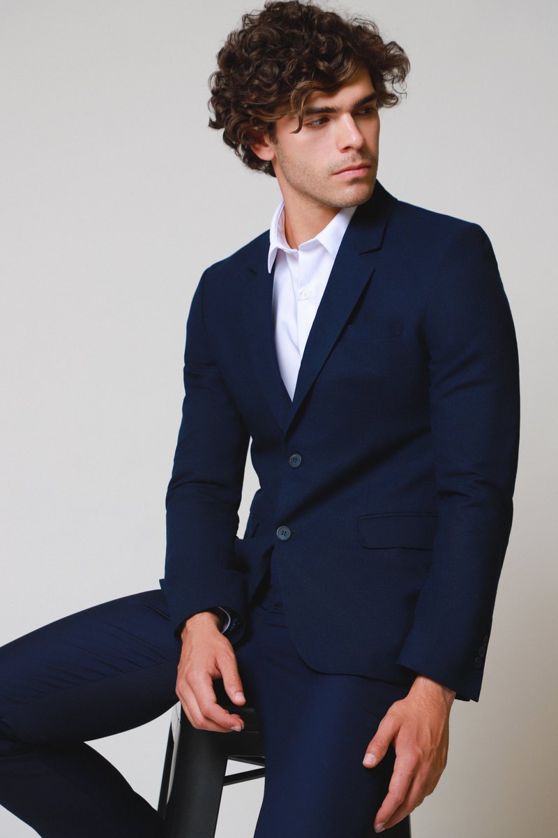 La elegancia en su máxima expresión. 📷📷
Aprovecha 20% de descuento en toda la ropa de caballero. bit.ly/3P2NT5v 👈