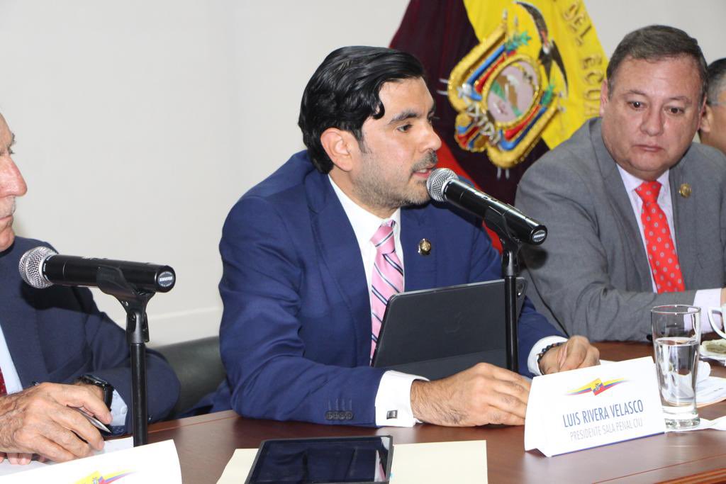 “El análisis de riesgo de servidores judiciales debe ser más expedito. No todos tenemos seguridad y somos puntos de amenaza. Es necesario coordinar entre el <a href="/CJudicaturaEc/">Consejo de la Judicatura</a> y el <a href="/MinInteriorEc/">Ministerio del Interior Ecuador 🇪🇨</a>”, asevera <a href="/tonino_1114/">Luis Antonio Rivera</a>.