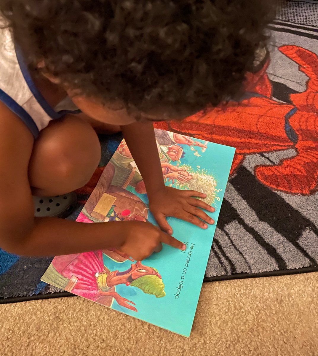 emwhite241's tweet image. Determined to do the heavy lifting during our nightly story time 😍#readyforKinder @PascoLiteracy #PascoSummerReads23