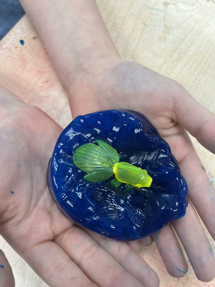 KeriDudley18's tweet image. ⁦@CESg8trs⁩ Student as teacher lesson today was the ocean zones. Slideshow, anchor chart, and discussion. Then using slime, kinetic sand, few plastic fish she had everyone make an ocean model! Amazing! ⁦@SufVAschools⁩ ⁦@KatelynLeitner1⁩ #creatingachievers