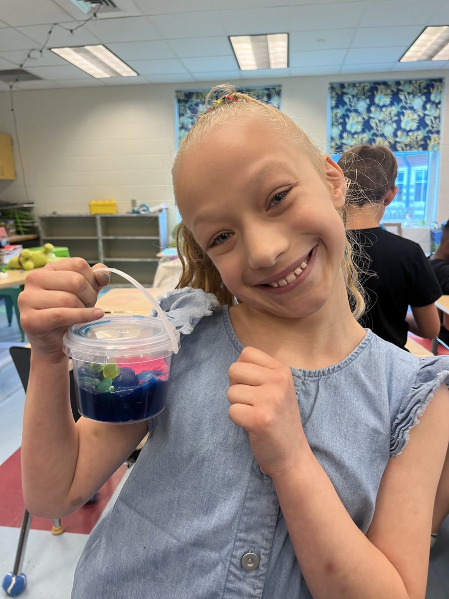 KeriDudley18's tweet image. ⁦@CESg8trs⁩ Student as teacher lesson today was the ocean zones. Slideshow, anchor chart, and discussion. Then using slime, kinetic sand, few plastic fish she had everyone make an ocean model! Amazing! ⁦@SufVAschools⁩ ⁦@KatelynLeitner1⁩ #creatingachievers
