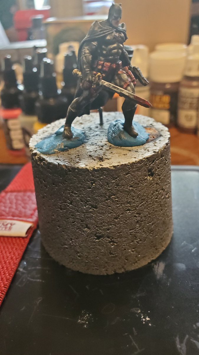RhydonH's tweet photo. #HobbyStreak Day 382, some new paints arrived so I got back to work on The Batman. I'm worried I brought the bighlights up too much tho
#Batman #TheBatman #BatmanTheMiniaturesGame #BatmanMiniaturesGame #ThomasWayne #ThomasWayneBatman #Flashpoint https://t.co/KZXJGDGKqD