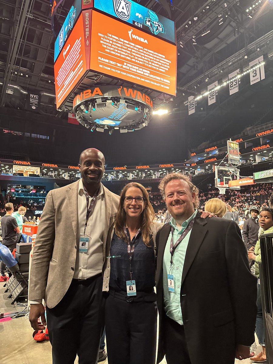 JamesRobinsonMD's tweet photo. @HSpecialSurgery Team docs ready for @nyliberty and Atlanta Dream! #keepemhealthy #LIGHTITUP #seafoamszn https://t.co/YVqfuXLnjx