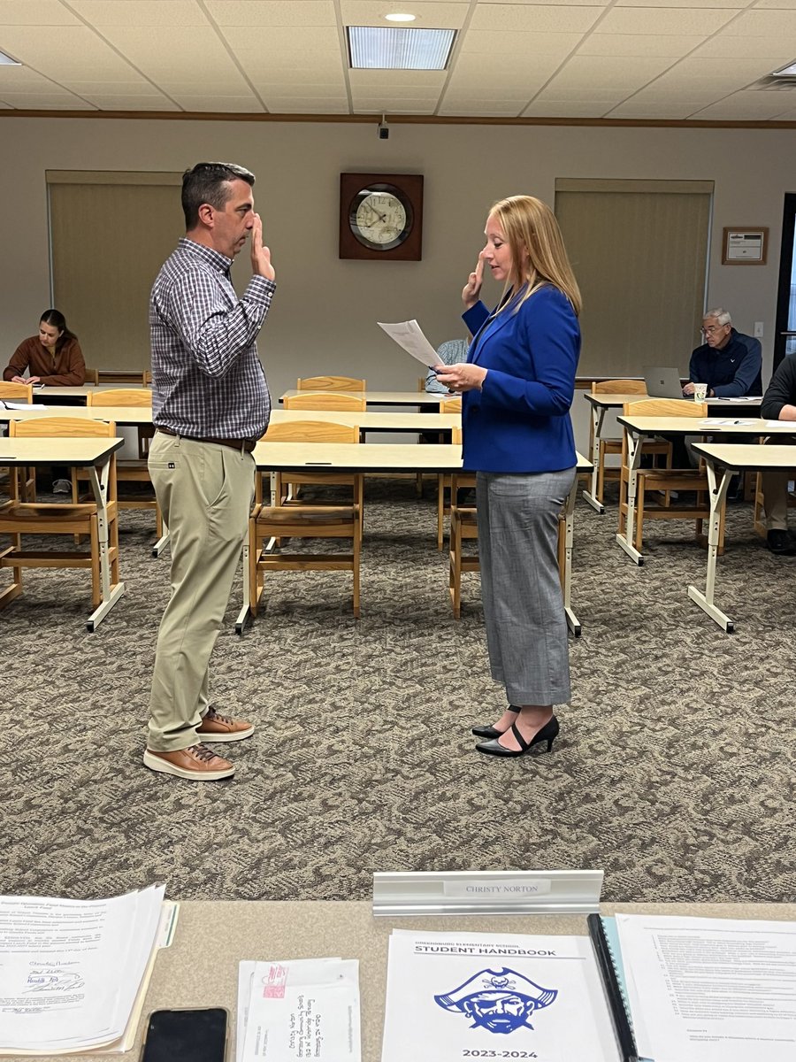 gcs_greensburg's tweet image. Stephanie Kress swore in our new school board member, Steve Stringer  @GCSPirates