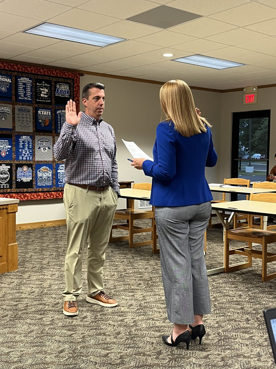 gcs_greensburg's tweet image. Stephanie Kress swore in our new school board member, Steve Stringer  @GCSPirates