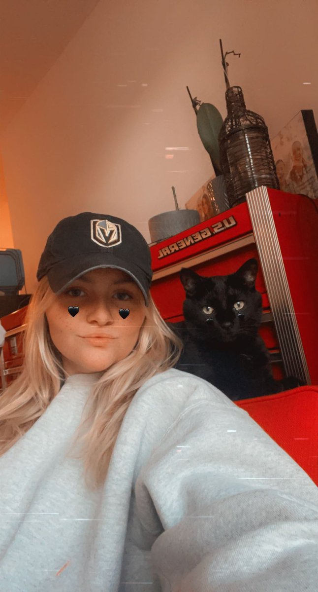 brislovinnit's tweet photo. Go knights go!🏒🖤✨ https://t.co/XiBDiCDZxa