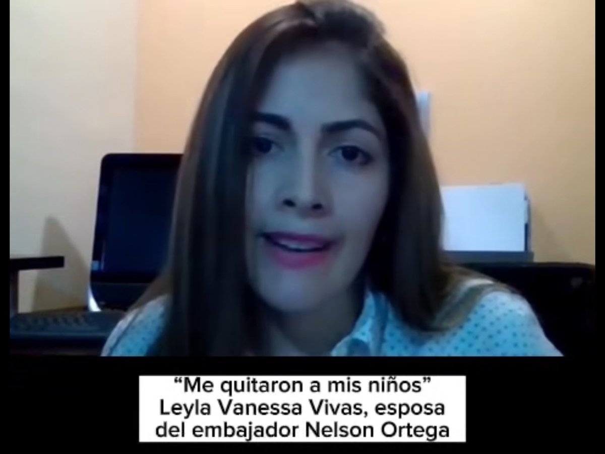 2) No se sabe a dónde la llevó el CICPC.
Vanessa sufre la arremetida del poder de su esposo quien le quitó por orden del Tribunal Sexto de Protección de Caracas, a sus 3 niños con quienes estaba en Rubio hace casi un mes y a quienes no ha vuelto a ver.
Atención <a href="/DouglasRicoVzla/">Douglas Rico</a>