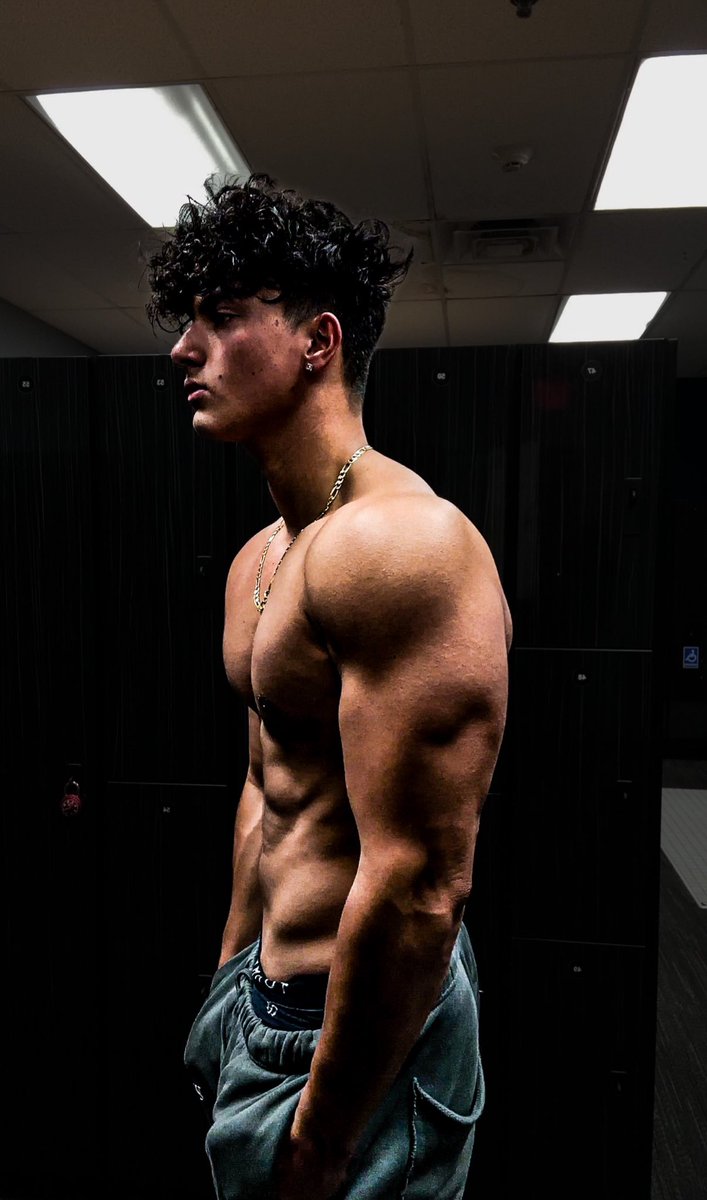 fakeifys's tweet image. BAKI IRL