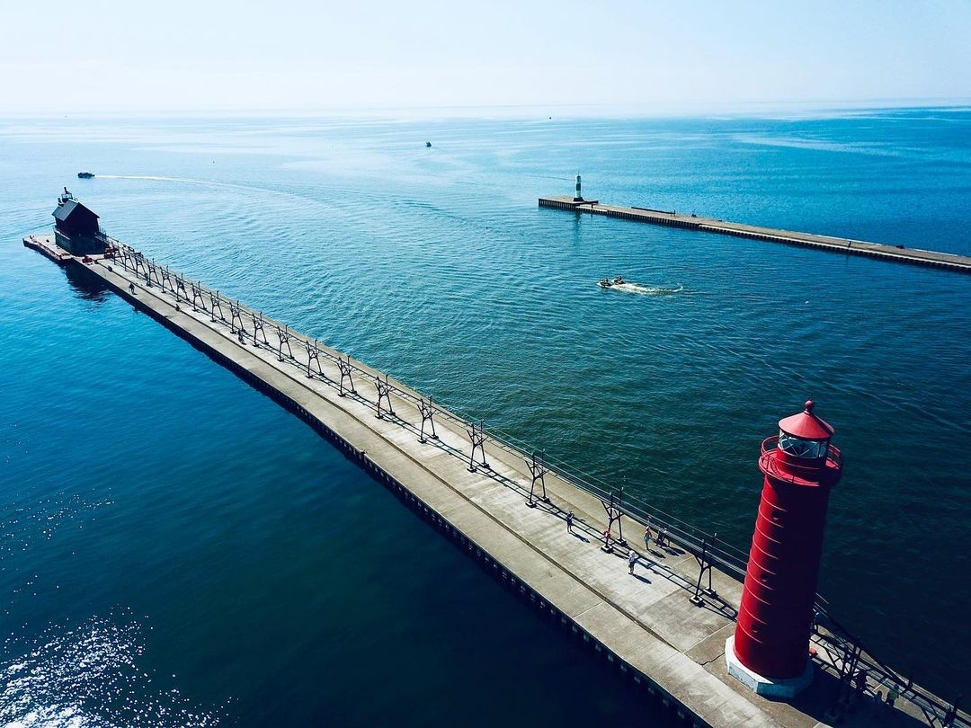 Summer looks good on you, GH! 🌞

#visitgrandhaven #summertime #westmichigan #puremichigan #lakemichigan #vacationdestination 

📷 : @life_scene_differently
📍: Grand Haven, MI