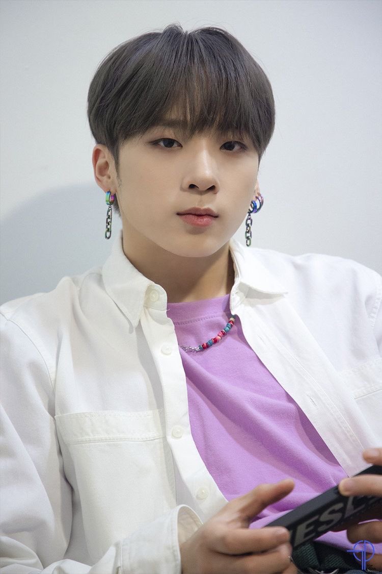 DAILY_CASTLEJ's tweet photo. DAY 351 #MCND #엠씨엔디 #Castle_J #캐슬제이 
 
👑him🫶🏻 https://t.co/nLMJaSRTo1