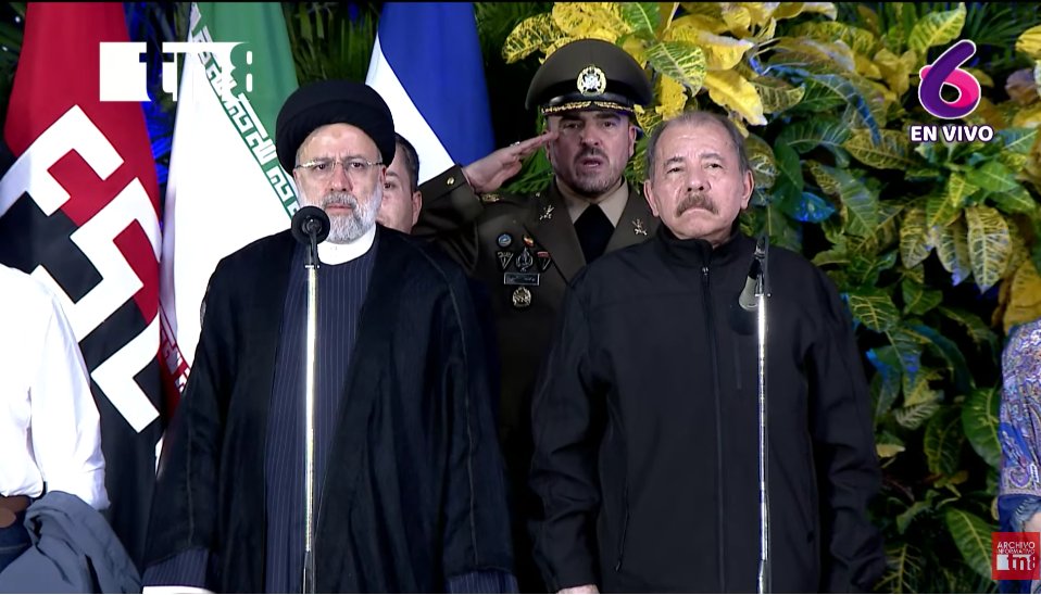#Nicaragua | Presidente Daniel Ortega, junto a la Vicepresidenta Rosario Murillo y el Presidente de Irán, Ebrahim Raisi; en la Plaza de los No Alineados en Managua: "Queridos hermanos nicaragüenses, querida Juventud, Divino Tesoro"