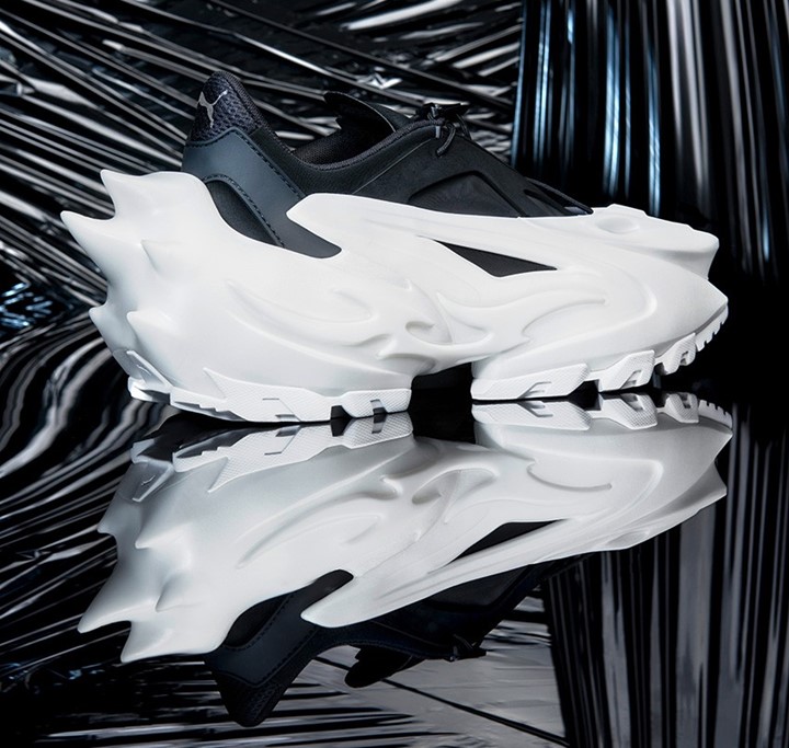 🔴 #NFT #facts 🔴
On June 13, German footwear conglomerate #puma launched its 3D metaverse experience, #BlackStation. As told by developers, Black Station is an “experiential home” for product drops built to provide “unbridled access” for #PumaPass NFT holders.