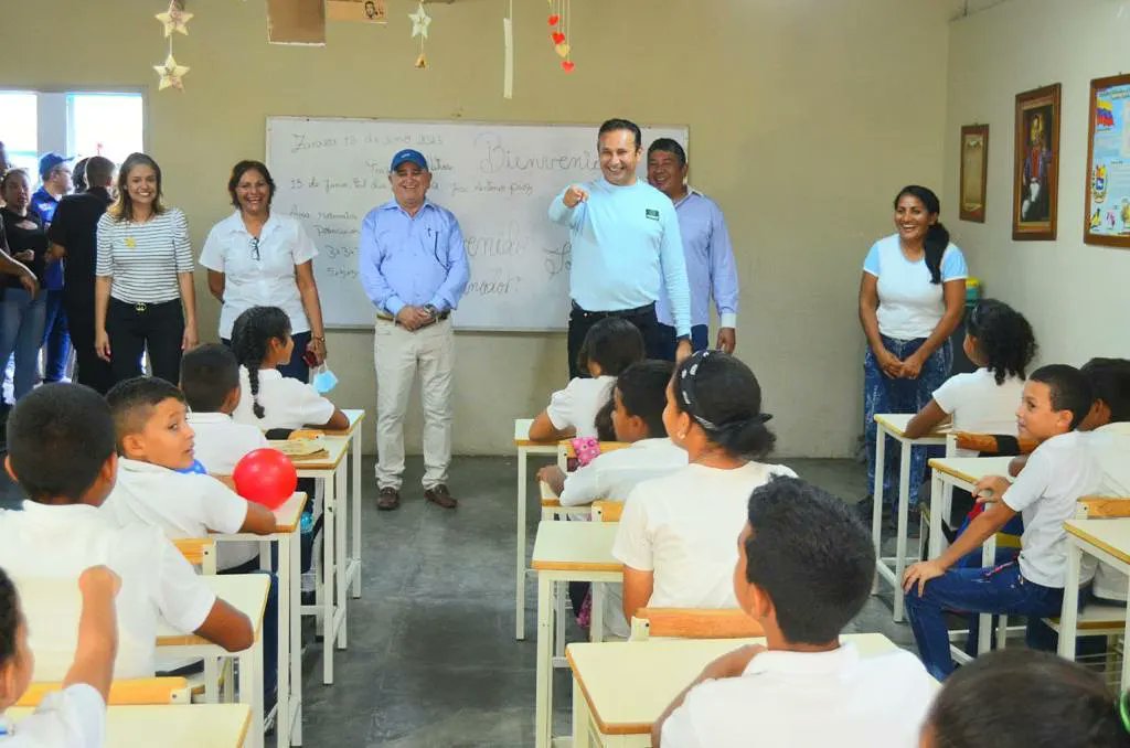 COMO NUEVA 💯

Entregamos totalmente rehabilitada la Escuela Básica Nacional Bonifacio Gómez del municipio Pedro Zaraza.

Una obra que habíamos prometido al pueblo zaraceño y hoy lo logramos 👏