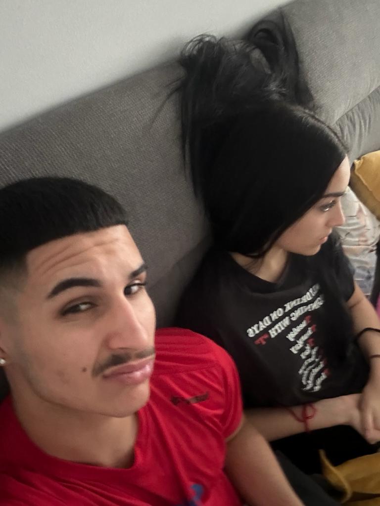 aitorcruzz's tweet photo. Que se note que la belleza viene de familia 🤫 https://t.co/8EUUzegxpQ