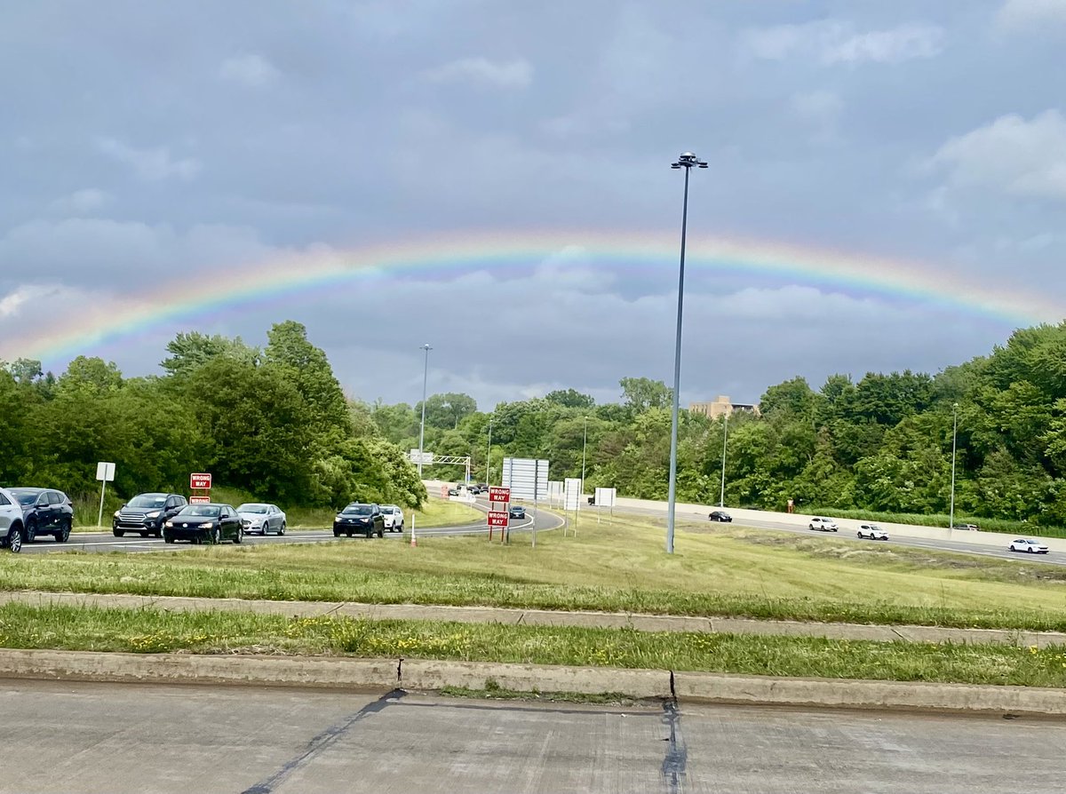 BTrautman's tweet photo. @MarkJWeather  Rainbow 🌈 in North Olmsted 

 📷: by Allison (9) https://t.co/8UwBzU9wZx