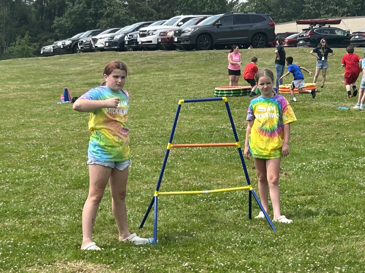 MViewSchool's tweet photo. Field day was a great success again this year! Thank you to Ms. Bongiovanni for organizing the entire event and thank you to all of the parents that showed up to volunteer! #mvdoesgreatthings https://t.co/1JBE3xPNbi