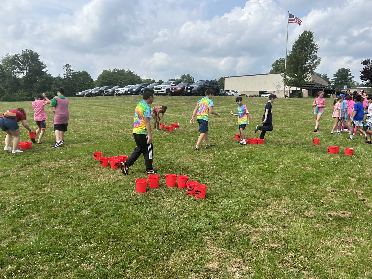 MViewSchool's tweet photo. Field day was a great success again this year! Thank you to Ms. Bongiovanni for organizing the entire event and thank you to all of the parents that showed up to volunteer! #mvdoesgreatthings https://t.co/1JBE3xPNbi