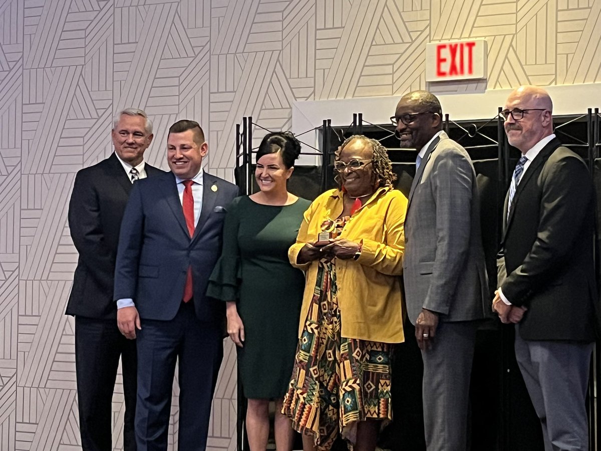SolleyAACPS's tweet photo. It was an honor recognizing Ms. Hudgins at the 25th Annual Educational Excellence Awards Program. She is our #aacpsawesome, dedicated and passionate teachers! We are incredibly blessed to have her at Solley! https://t.co/1KmgQJey4b