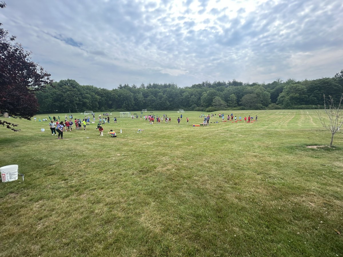 MViewSchool's tweet photo. Field day was a great success again this year! Thank you to Ms. Bongiovanni for organizing the entire event and thank you to all of the parents that showed up to volunteer! #mvdoesgreatthings https://t.co/PoeQgKjYqV