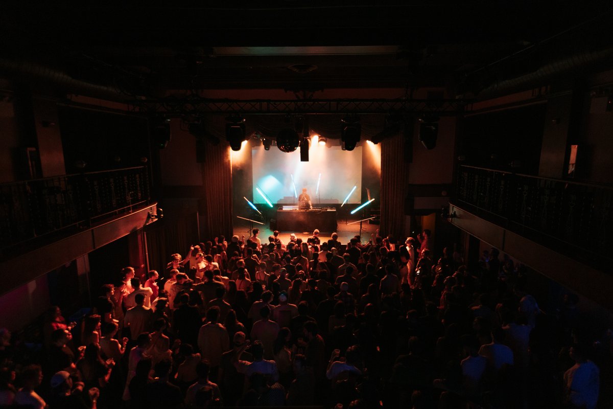 Portland, Vancouver, and Seattle this weekend!  Then, off to Australia!  A few final tickets left in each city...grab them at mildminds.com.  Last weekend was great fun.  Photo below from NYC.