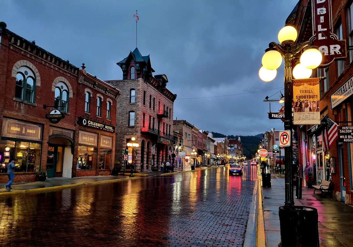 New town every hour on Twitter "Deadwood, South Dakota Population