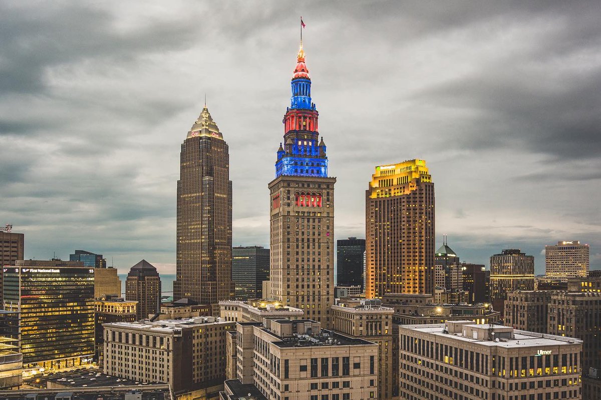 Cloudy Clevening ☁️
@TowerLightsCLE 
#cleveland
#towercity