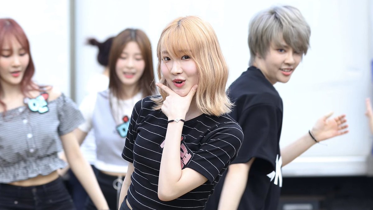 this cover dance is everything to me

[#gwsn #공원소녀 #seoryoung #서령 <a href="/official_GWSN/">공원소녀 GWSN</a>]