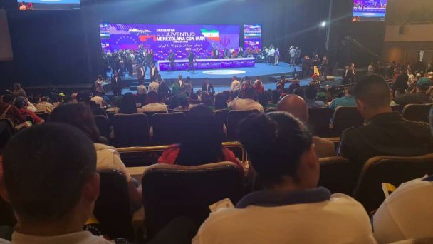 La Gran familia Unefista se unió al Presidente de la República <a href="/NicolaMaduro/">nicolas maduro moros</a> y al Presidente de Iran, fortaleciendo de esta manera los lazos de hermandad entre ambas naciones. ¡Juntos por un futuro mas brillante ! #unefistas #concentracionestudiantil #educacion #futuro