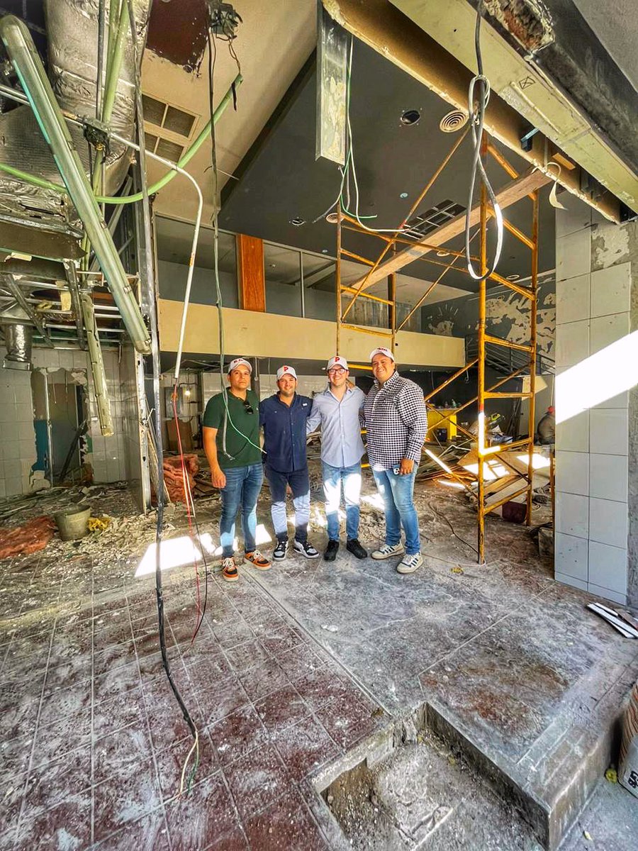 kikimorfin's tweet photo. Sumamente agradecido con la vida, nuestros clientes y socios, por seguir construyendo esta historia llamada @elpanaltaqueria. 

Queremos anunciarles que muy pronto abriremos nuestra Sucursal Morelos, en donde les ofreceremos siempre lo mejor. 🌮🍻

¡TA-QUEREMOS VER PRONTO! 🌮🐝 https://t.co/3H7sNjQHLl