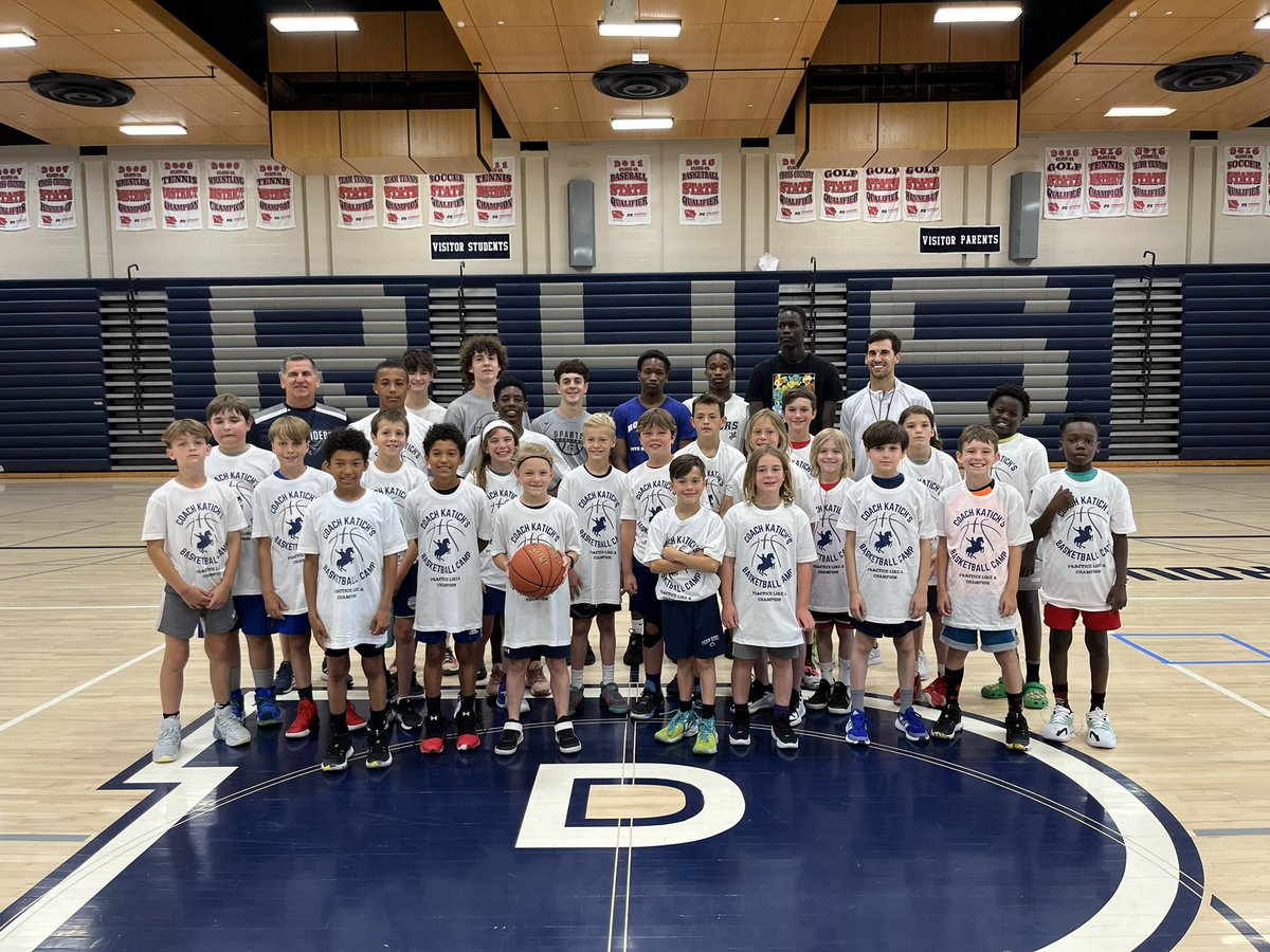 Awesome group this year @ our youth basketball camp for 2023! 🏀