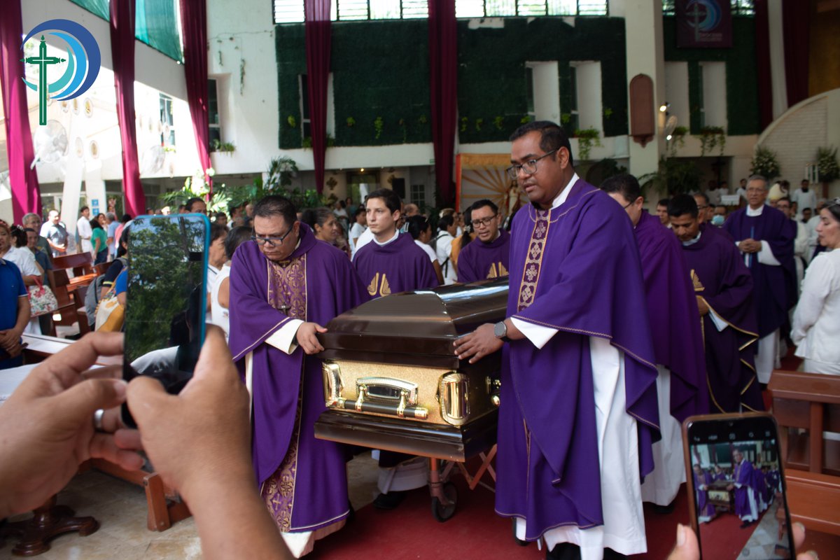 Misa de cuerpo presente del 𝐏𝐚𝐝𝐫𝐞 𝐂𝐚𝐫𝐥𝐨𝐬 𝐌𝐚𝐧𝐮𝐞𝐥 𝐀𝐧𝐚𝐲𝐚 𝐌𝐞𝐣𝐢𝐚

#DiócesisCancúnChetumal
#AñoSinodal20222023
#TodosJuntosHacemosElCamino
#Sínodo2023