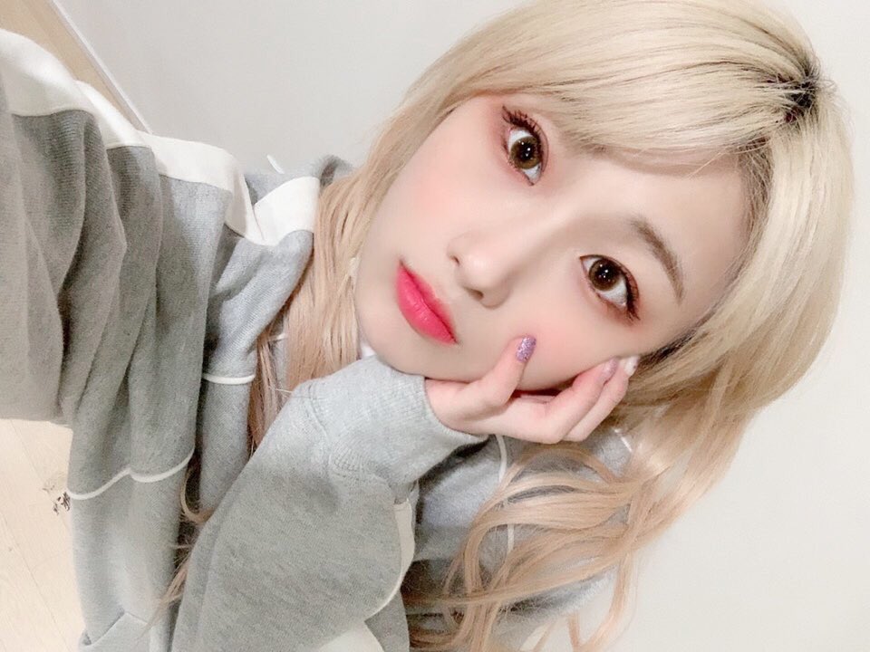 she loves a 45º angle 😭 

[#gwsn #공원소녀 #seoryoung #서령 <a href="/official_GWSN/">공원소녀 GWSN</a>]