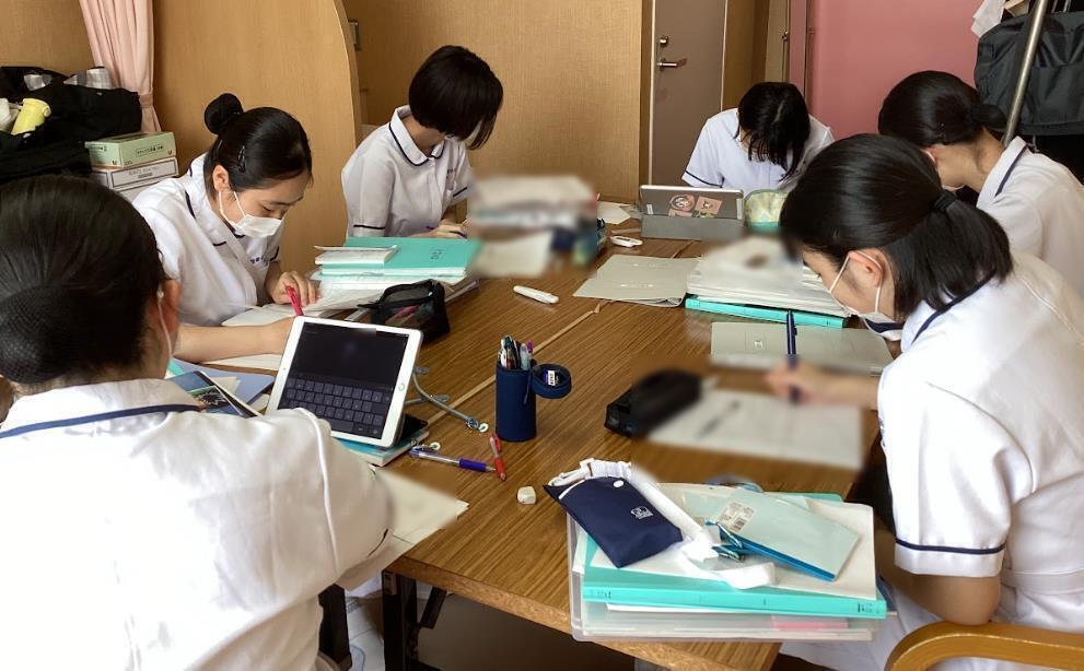 seika_pr's tweet photo. 「看護実習　終了」（看護科）
看護科３年生、３週間の実習が終了しました。多くのことを学ばせていただきました。このことを今後に活かしていきたいと思います。
＃精華　＃精華女子　＃看護科　＃看護実習 https://t.co/NwPWDdvile