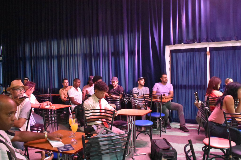 EGREMOFICIAL's tweet photo. 🤩¡Cada día más cerca de este eventazo!

🙌🏻Un Puente hacia La Habana estuvo presentando hoy en conferencia de prensa su programación de conciertos para la venidera fecha🎙️

📍Recuerda que estaremos en el Club 500 los días 23,24 y 25 de junio🗓️ https://t.co/OQwGKCac0Q