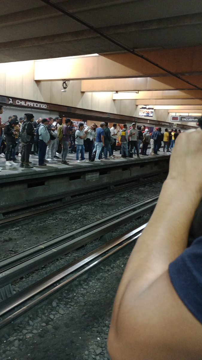 nenalidis's tweet photo. @MetroCDMX Que, pasa en la linea  tengo Más de media https://t.co/iOs7mcxRPE