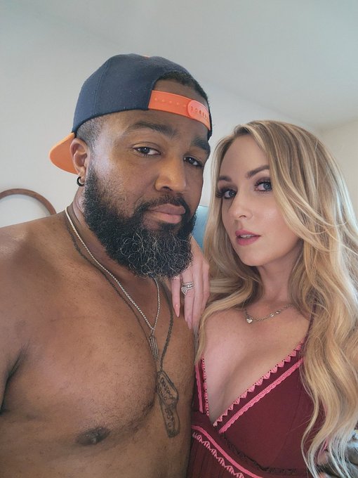 Houston "fuck" list 😈 such a pleasure to meet you @jessawesome5150 https://t.co/ZtXhqEAsLV<a href="/tag/milf"class="tags"><span>#milf</span></a>