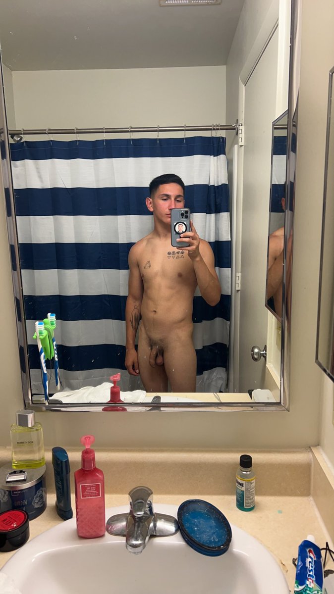 xSamuelAndrews's tweet photo. Went to the gym today… wanna see how sweaty I got? 👉🔁🔁 https://t.co/bBEtXmRJcZ