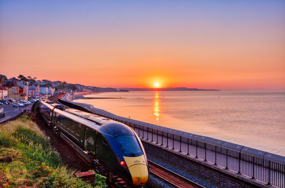 Early morning train.  #railfanning #scenicrailway #ukrailwayphotography