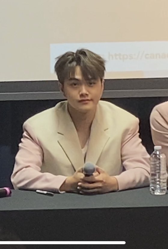 shini_exe's tweet photo. Here’s the beginning of the thread for the Fanmeet!!! I’ll actually do a thread of pics then a thread of videos~ here we go kingmes 💕👑 https://t.co/LBg98wplkG