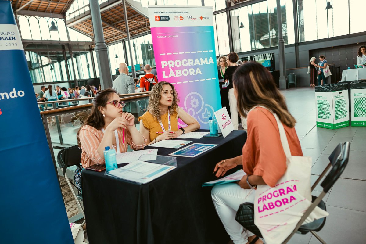 OcupacioCR's tweet photo. VIII Networking del #ProgramaLabora!
300 persones participants van poder realitzar entrevistes amb 52 empreses convidades.
Liderat per @bcn_ajuntament i amb la participació de @ecasacciosocial @FEICATinsercio i #OcupacioCreuRoja, el 2022 el projecte va atendre a 7.500 persones. https://t.co/8i1BAD9qa7