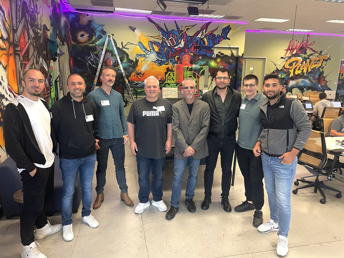 ilkerVardarli's tweet image. Bugün @hackerdojo &apos;da, Gary Jinks, Chris Matthews ve R. Paul Singh &apos;den buradaki girişimcilik kültürünü öğrendik ve yatırımcı ekosisteminin beklentilerini daha yakından tanıdık. 
#HackerDojo #Girişimcilik #SilikonVadisi #siliconvalley #scaleup