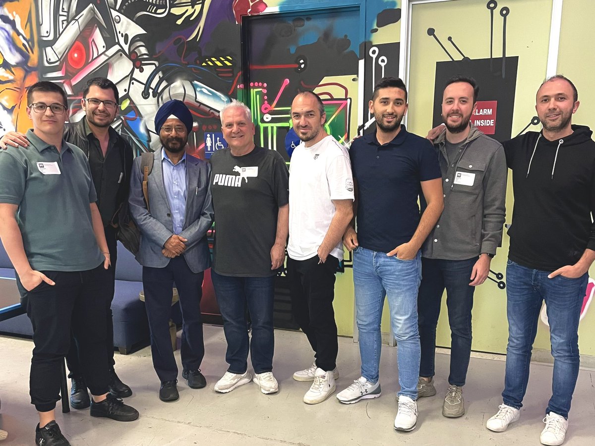 ilkerVardarli's tweet image. Bugün @hackerdojo &apos;da, Gary Jinks, Chris Matthews ve R. Paul Singh &apos;den buradaki girişimcilik kültürünü öğrendik ve yatırımcı ekosisteminin beklentilerini daha yakından tanıdık. 
#HackerDojo #Girişimcilik #SilikonVadisi #siliconvalley #scaleup