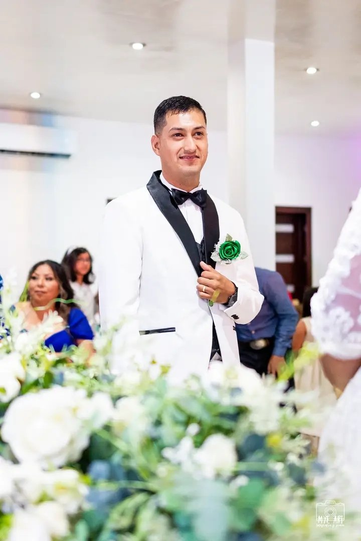 sury_ponce's tweet photo. Ke dios te vendida en este momento de tu boda 💒 👰‍♂️🤵‍♂️🥂💍carnalito marco Antonio Garcia https://t.co/wrqxemLPMP