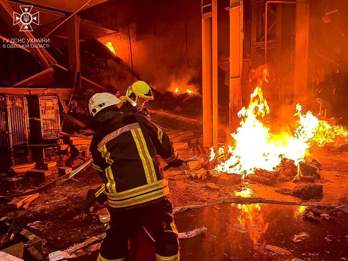Overnight 14.06.2023 russia shelled Odesa with kalibr rockets, 3 people killed, 13 injured.

The attack destroyed a food warehouse and damaged an apartment building, a business center, a McDonald's, and several educational institutions.