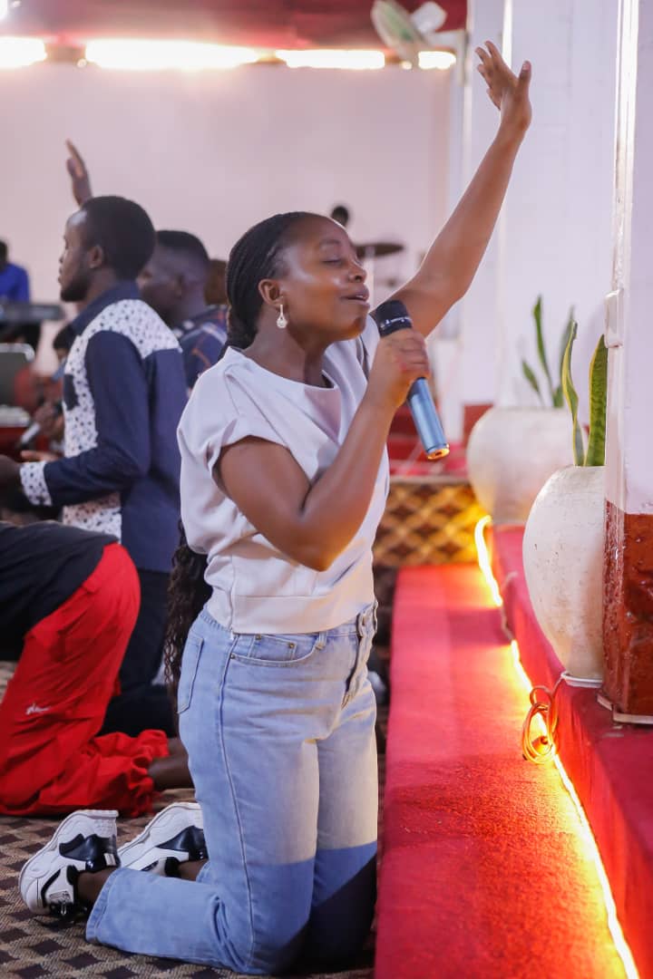 NationArdent's tweet photo. Casting crowns
Lifting Hands
Bowing hearts❤
#Ardentservice #worship #Ministry #Agape https://t.co/Y3wiguYgTR
