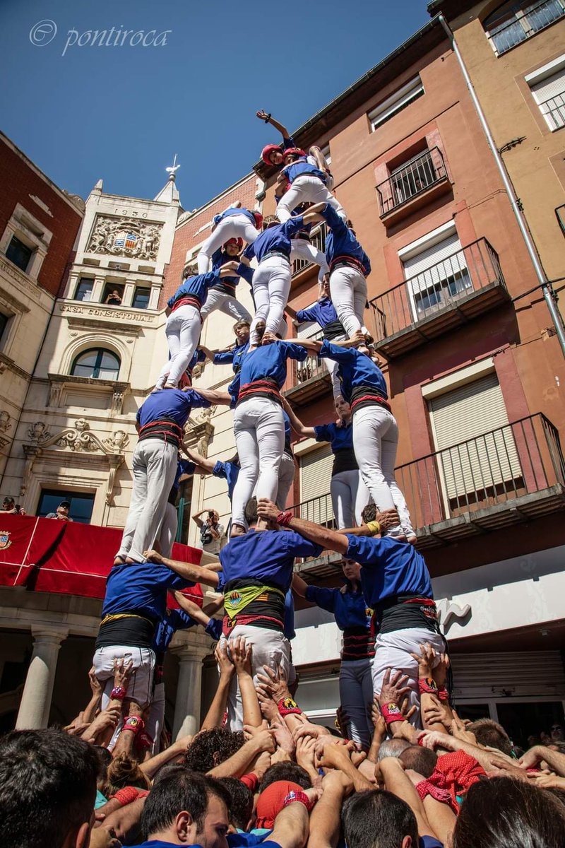 cdberga's tweet photo. Les dues aletes del 7d7 a la Diada dels Quatre Fuets 👐🏼✨️
📸 @pontiroca
#castellers #castells #cdberga #AllòQueValLaPena #Berga #Berguedà #castellersdeberga #canallacastellera #enxaneta #acotxador #acotxadora #dossos #pomdedalt https://t.co/N4nwXvHlpr